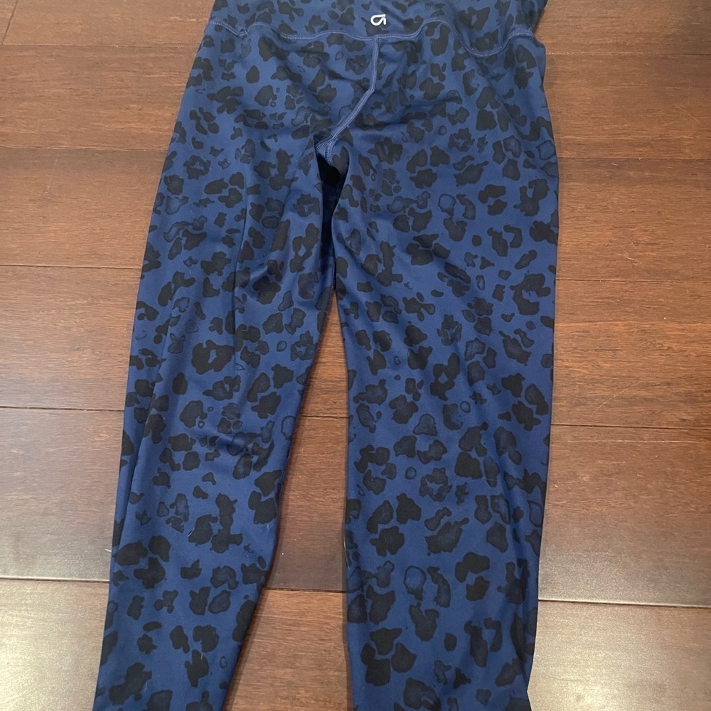 GAP blue and Black Animal Print Leggings small petite guc